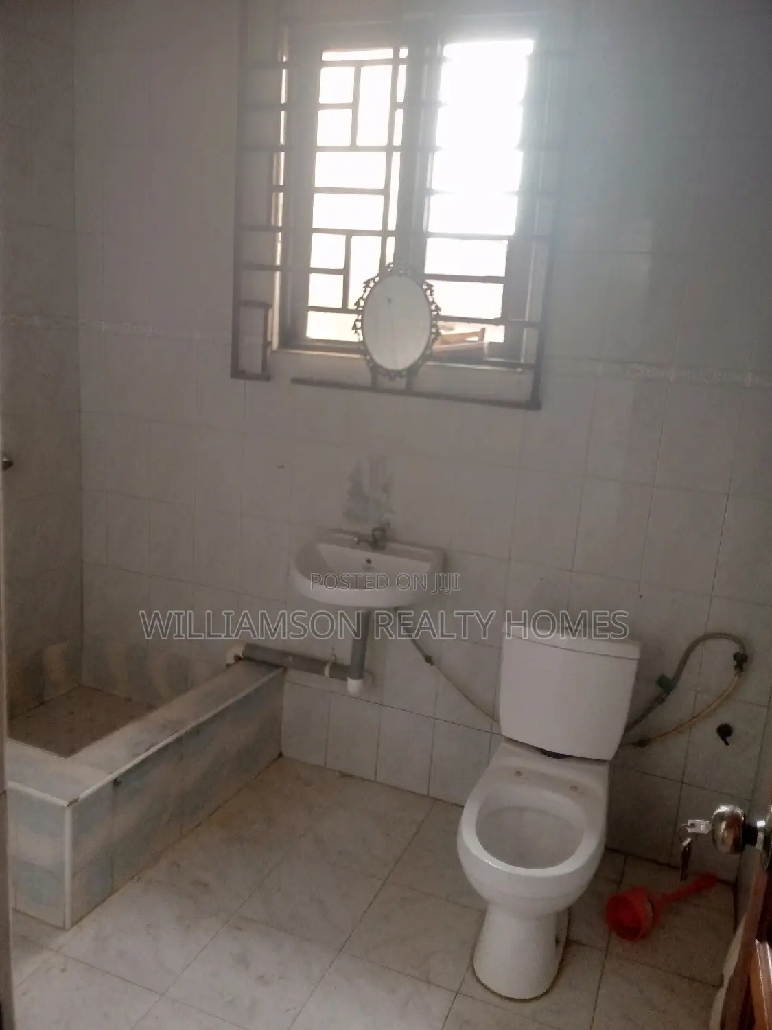 4bdrm Apartment in Hfc Estate, Spintex for rent