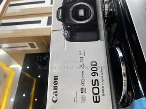 Canon Eos DSRL CAMERA WITH 18-55mm Lens