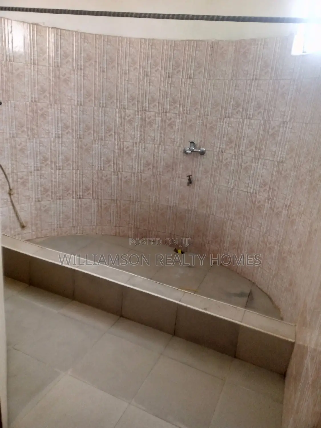 1bdrm Apartment in Community 20 Estate, Spintex for rent