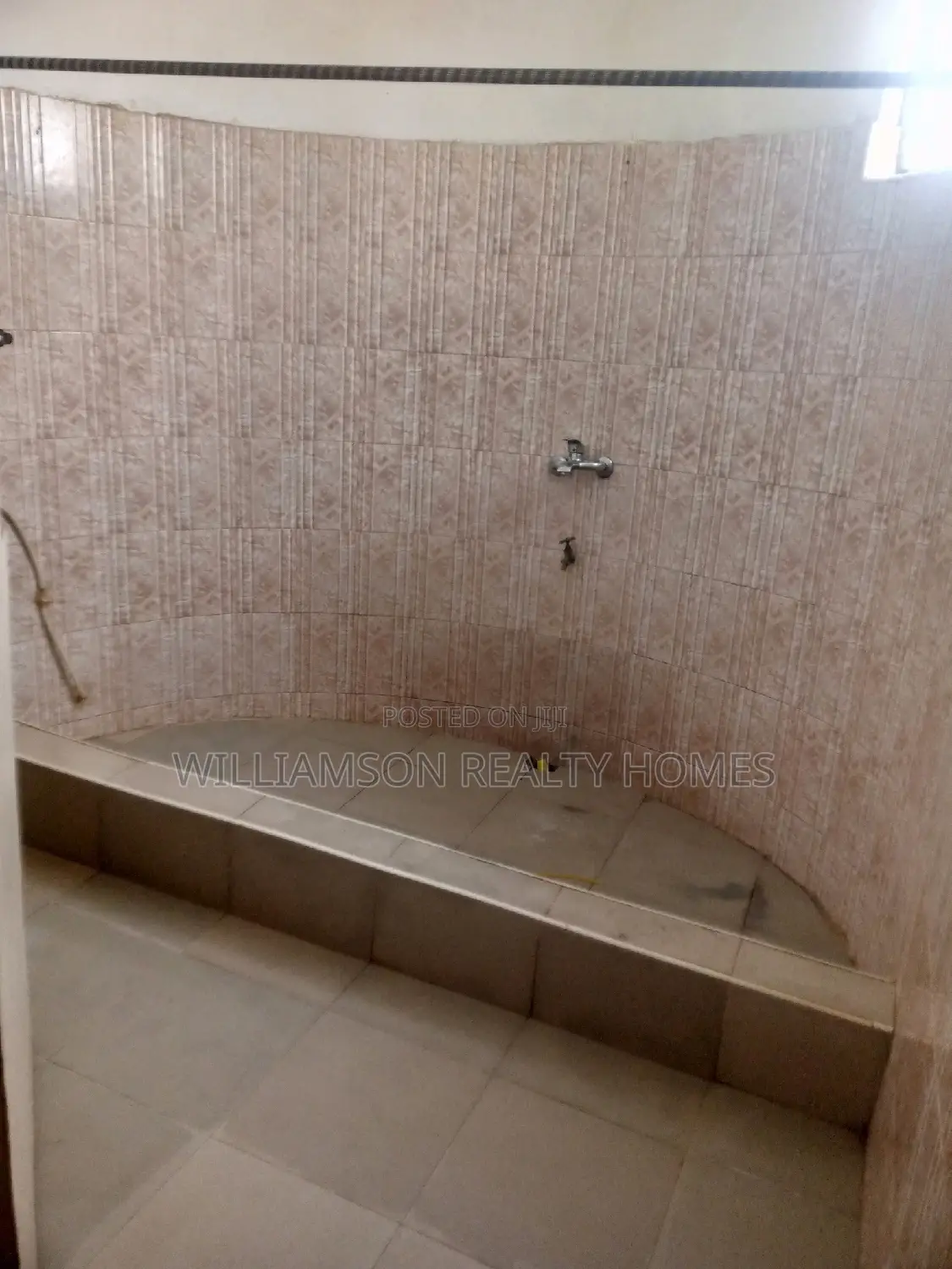 1bdrm Apartment in Community 20 Estate, Spintex for rent