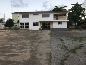 4bdrm House in 5 Bedroom House With for Rent