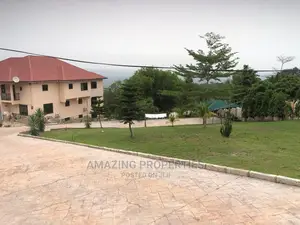 7bdrm House in 7-Bedroom Mansion, Akuapim North for Sale