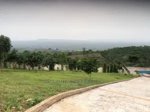 7bdrm House in 7-Bedroom Mansion, Akuapim North for Sale