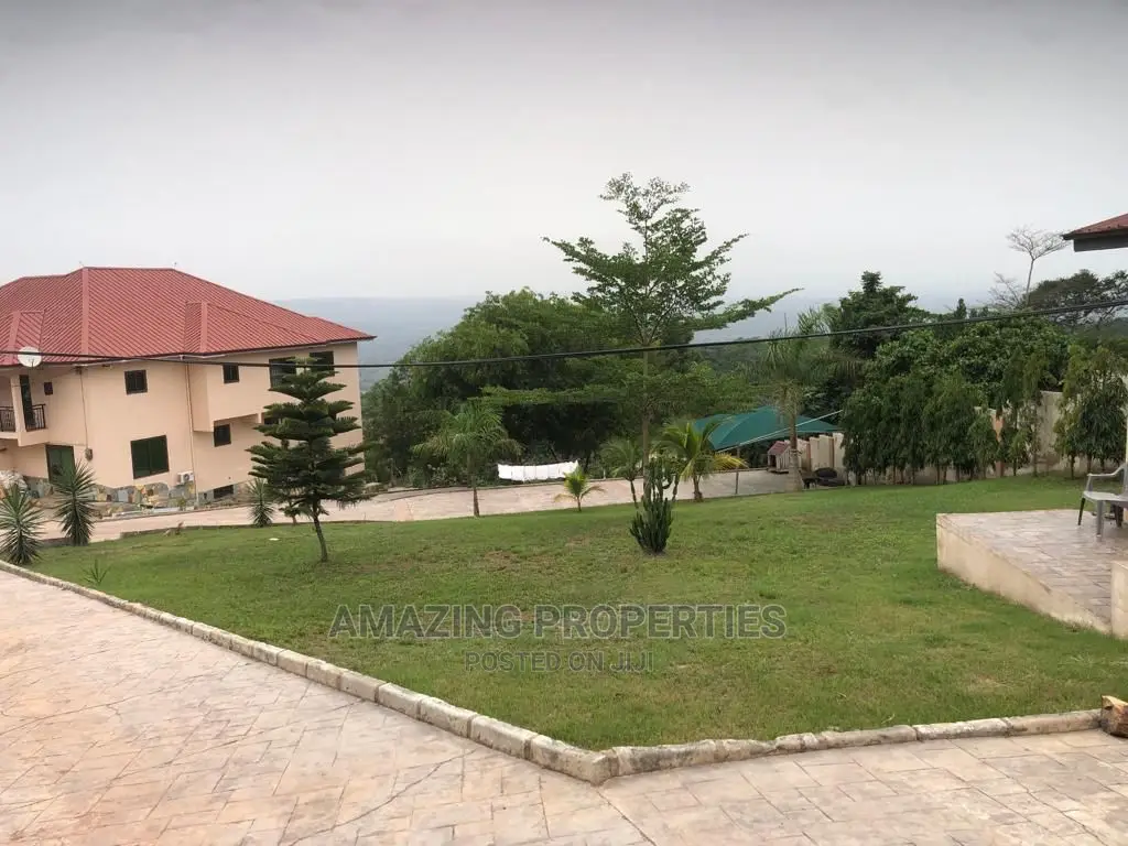 7bdrm House in 7-Bedroom Mansion, Akuapim North for Sale