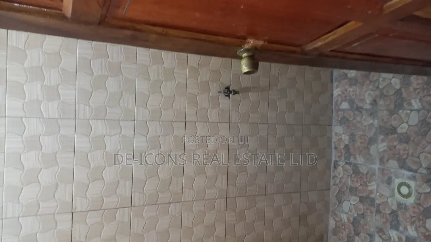1bdrm Duplex in De-Icons Real Estate, Awutu Senya East Municipal