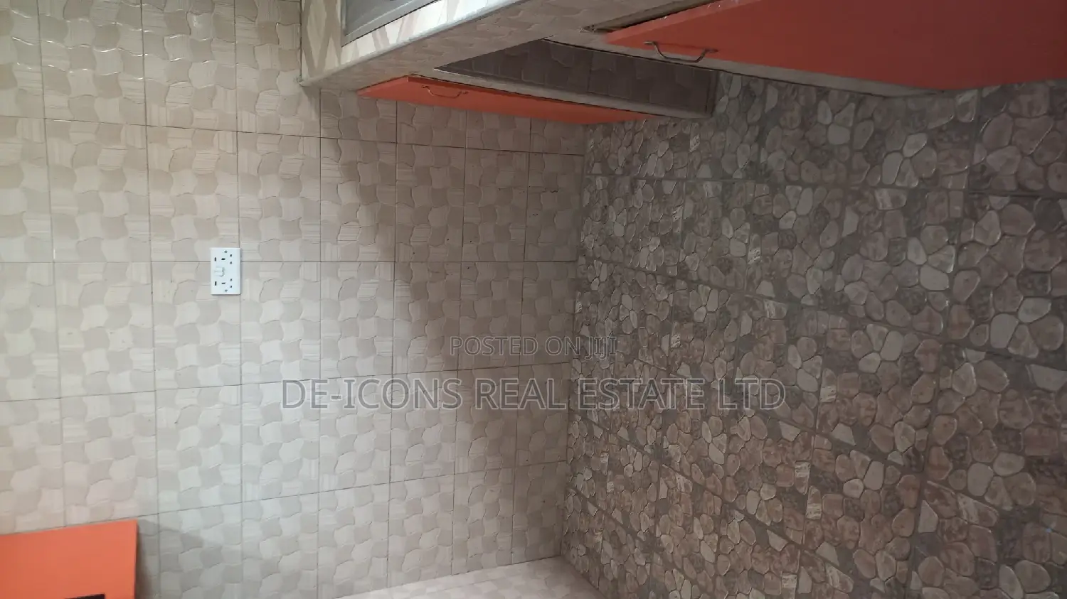 1bdrm Duplex in De-Icons Real Estate, Awutu Senya East Municipal