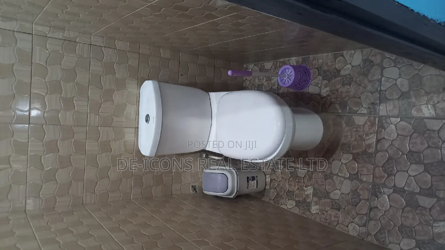1bdrm Duplex in De-Icons Real Estate, Awutu Senya East Municipal