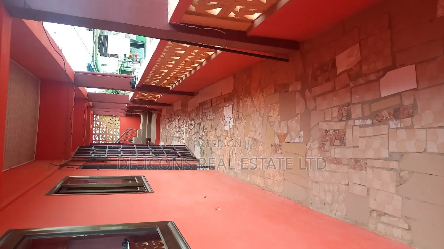 1bdrm Duplex in De-Icons Real Estate, Awutu Senya East Municipal