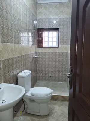 1bdrm Duplex in De-Icons Real Estate, Awutu Senya East Municipal