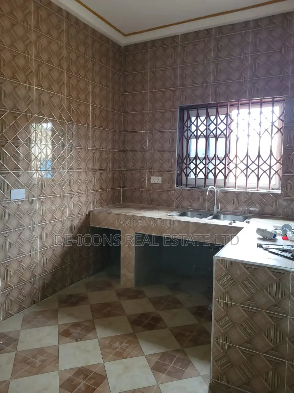 1bdrm Duplex in De-Icons Real Estate, Awutu Senya East Municipal