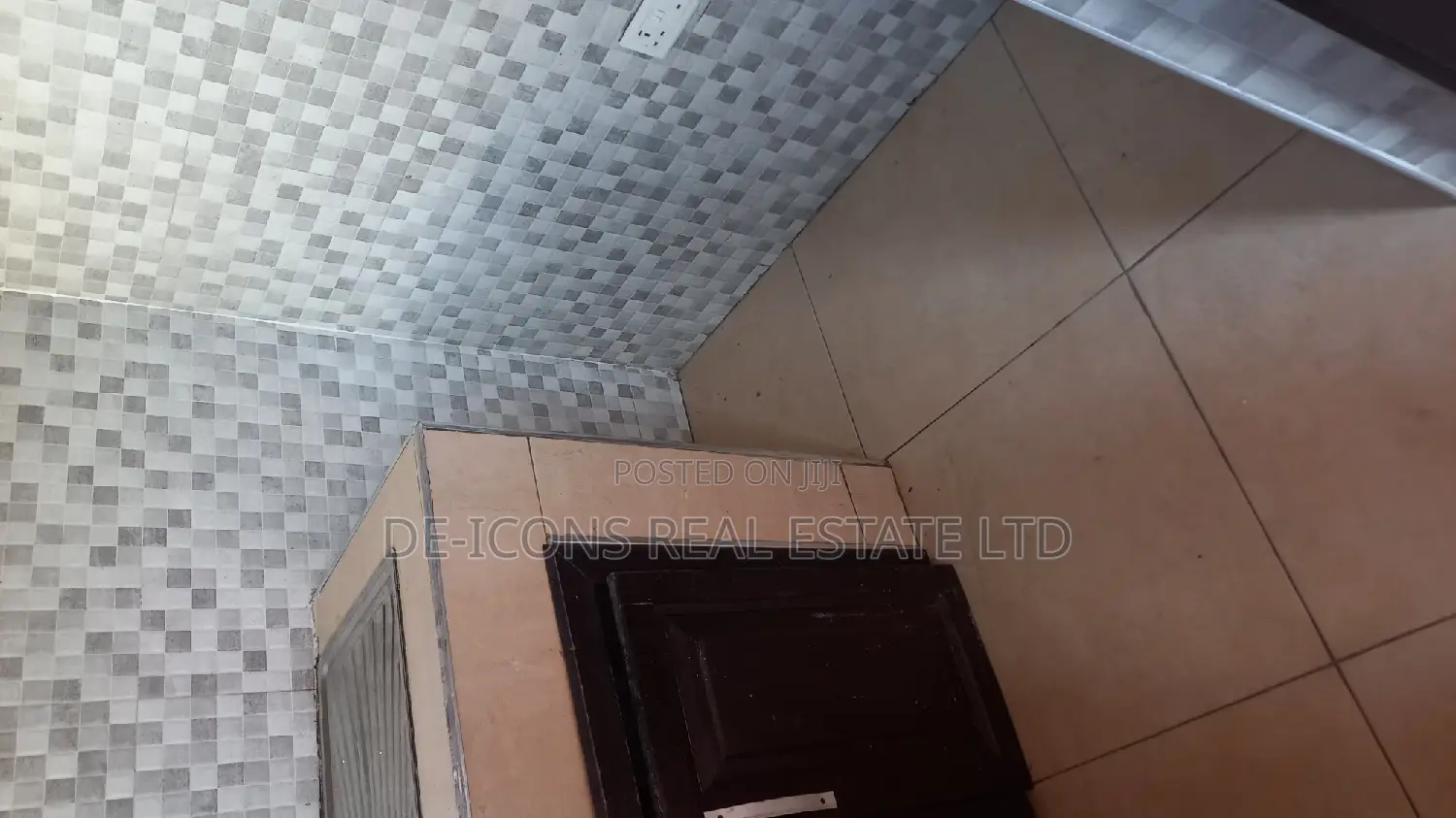 1bdrm Duplex in De-Icons Real Estate, Awutu Senya East Municipal