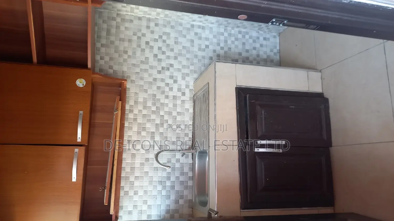 1bdrm Duplex in De-Icons Real Estate, Awutu Senya East Municipal