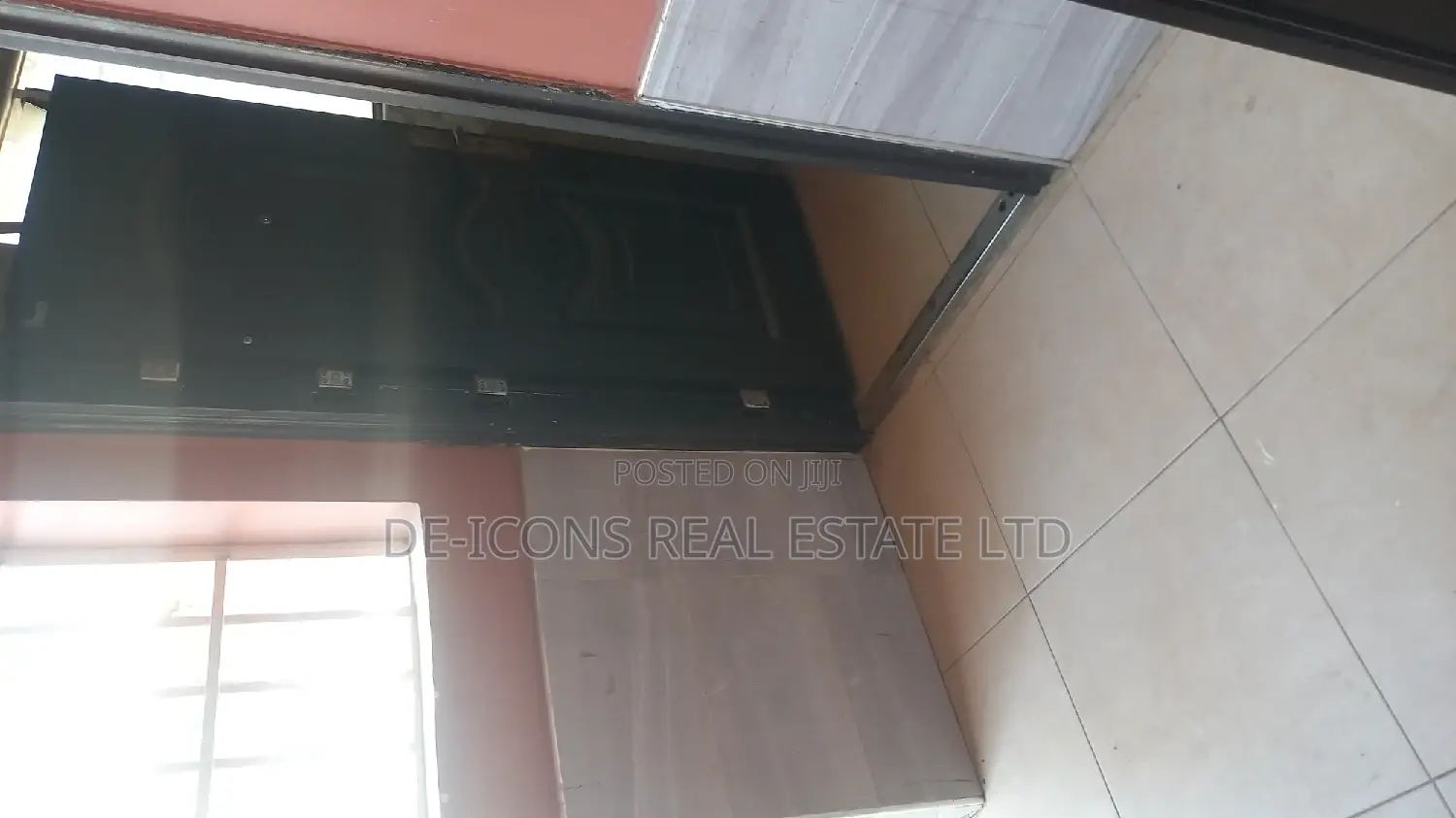 1bdrm Duplex in De-Icons Real Estate, Awutu Senya East Municipal