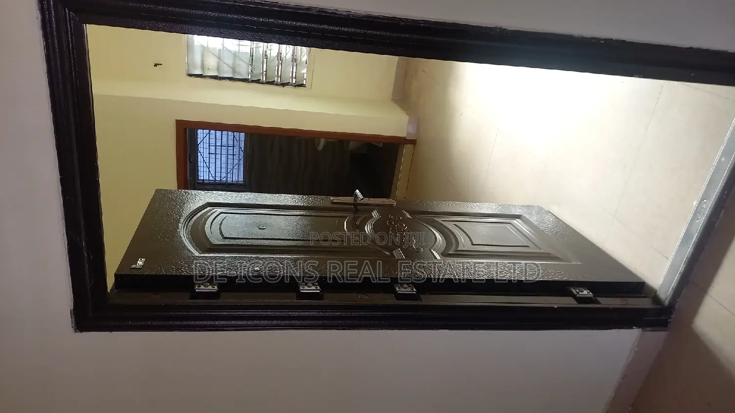 1bdrm Duplex in De-Icons Real Estate, Awutu Senya East Municipal