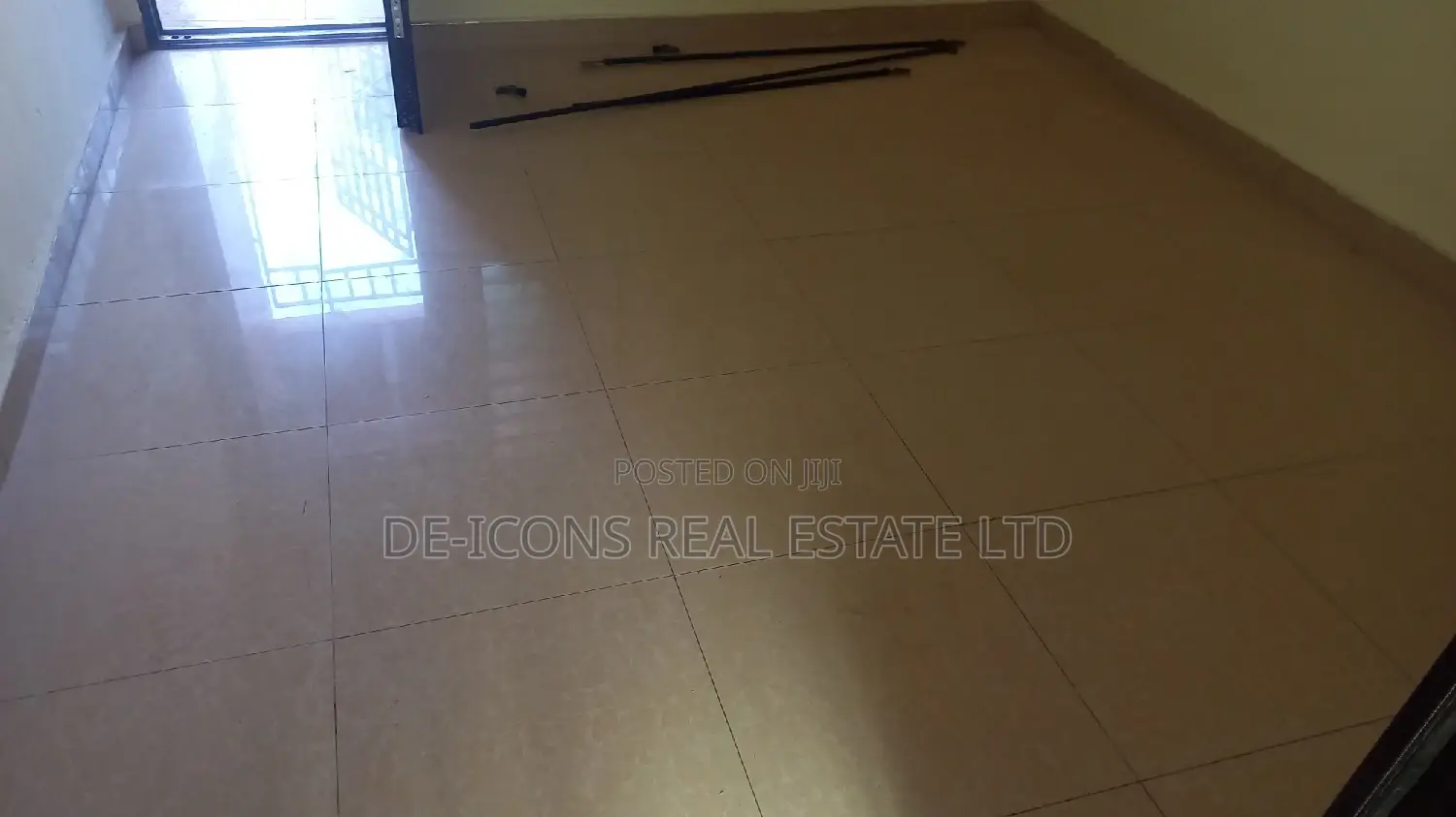 1bdrm Duplex in De-Icons Real Estate, Awutu Senya East Municipal