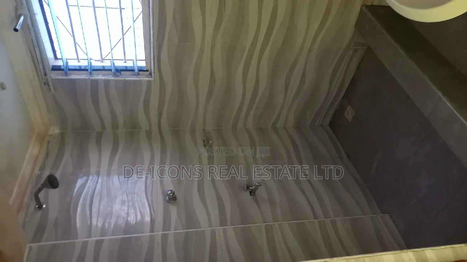 1bdrm Duplex in De-Icons Real Estate, Awutu Senya East Municipal
