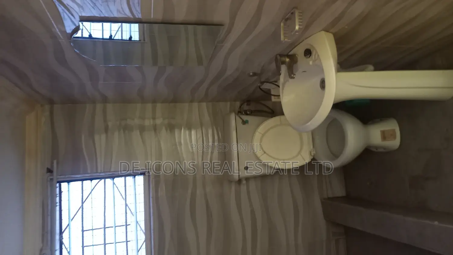 1bdrm Duplex in De-Icons Real Estate, Awutu Senya East Municipal