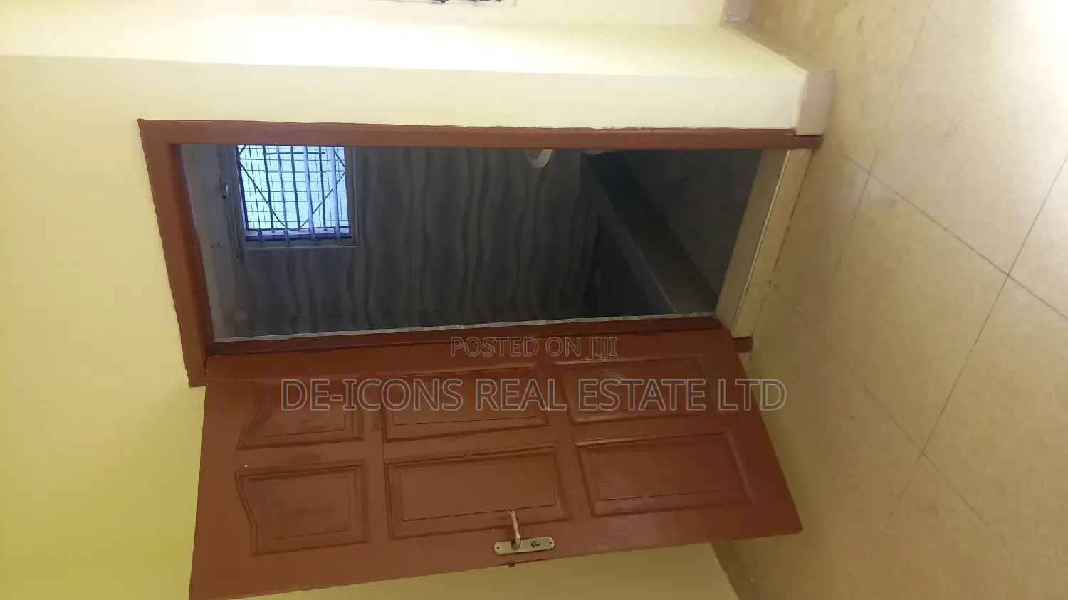 1bdrm Duplex in De-Icons Real Estate, Awutu Senya East Municipal