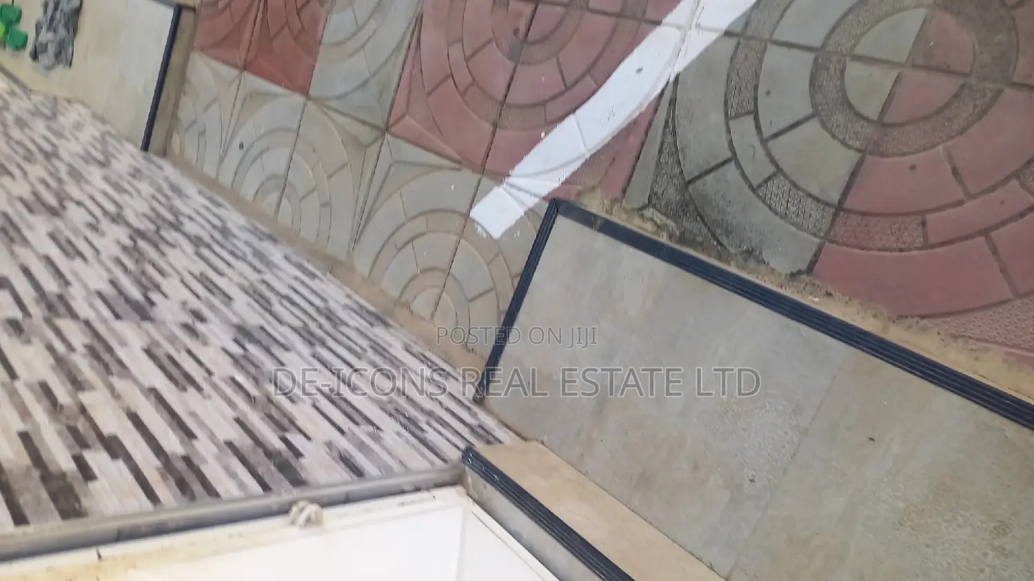 1bdrm Duplex in De-Icons Real Estate, Awutu Senya East Municipal