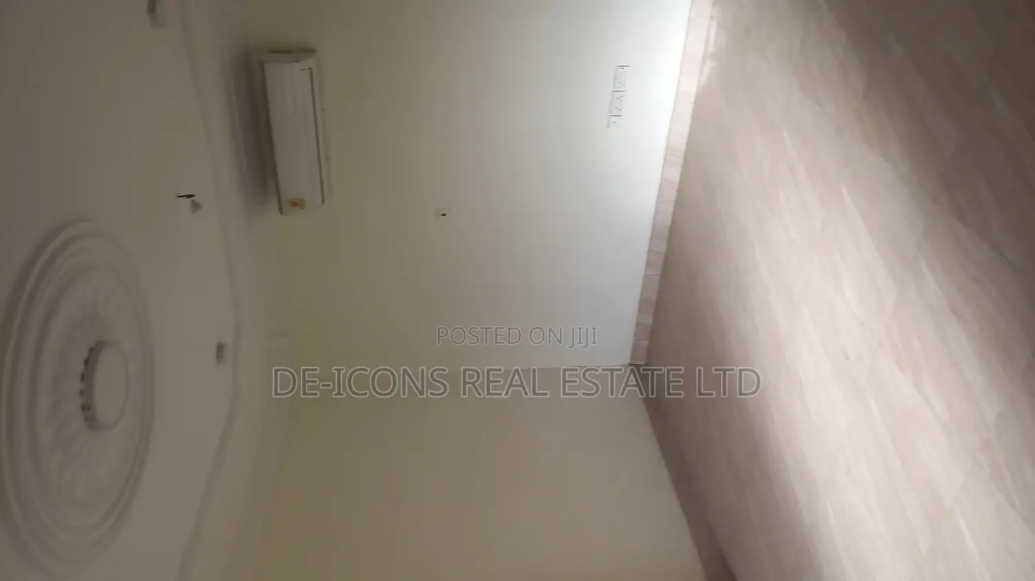 3bdrm Duplex in De-Icons Real Estate, Awutu Senya East Municipal
