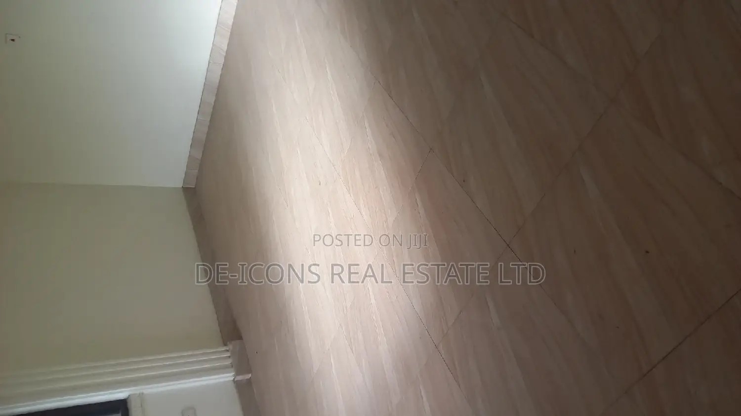 3bdrm Duplex in De-Icons Real Estate, Awutu Senya East Municipal