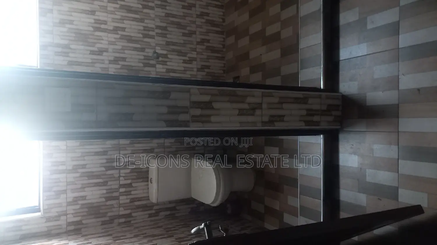 3bdrm Duplex in De-Icons Real Estate, Awutu Senya East Municipal