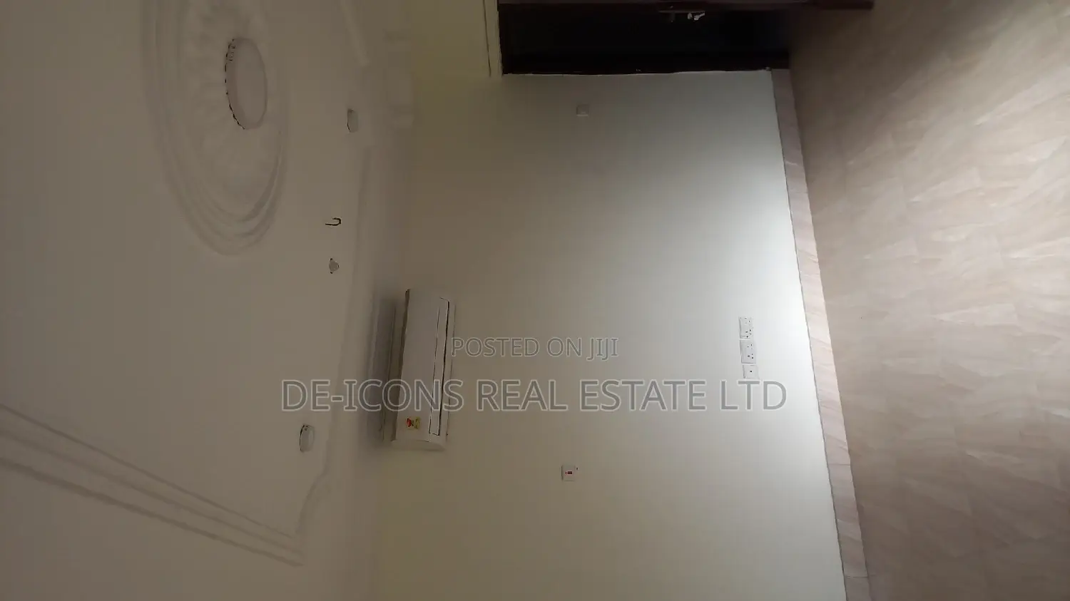 3bdrm Duplex in De-Icons Real Estate, Awutu Senya East Municipal