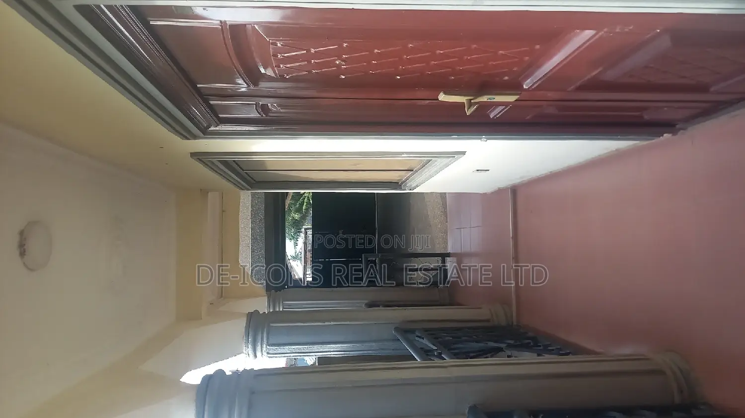 3bdrm Duplex in De-Icons Real Estate, Awutu Senya East Municipal