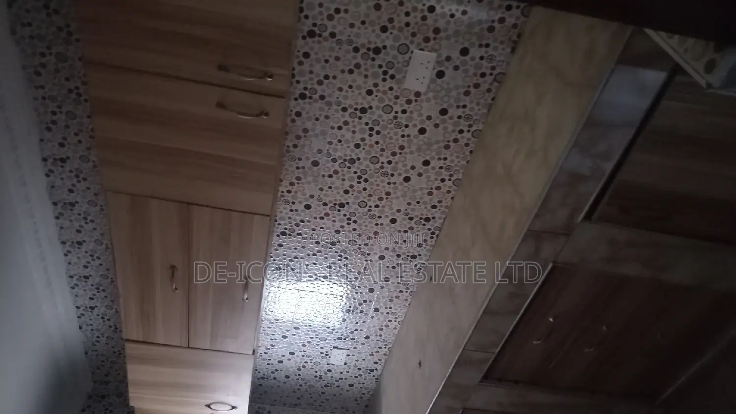 3bdrm Duplex in De-Icons Real Estate, Awutu Senya East Municipal