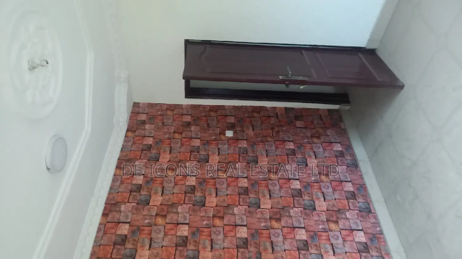 3bdrm Duplex in De-Icons Real Estate, Awutu Senya East Municipal