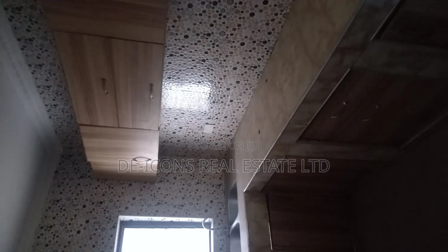 3bdrm Duplex in De-Icons Real Estate, Awutu Senya East Municipal