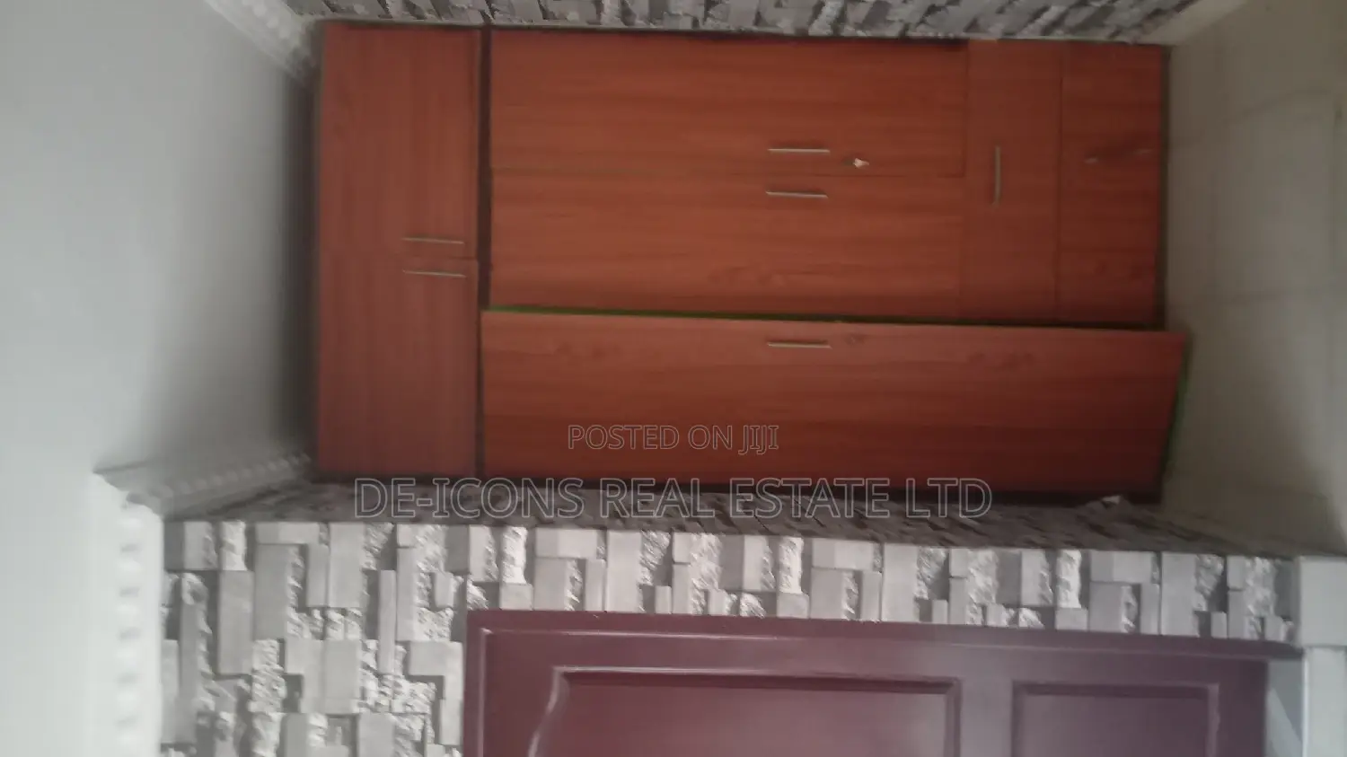 3bdrm Duplex in De-Icons Real Estate, Awutu Senya East Municipal