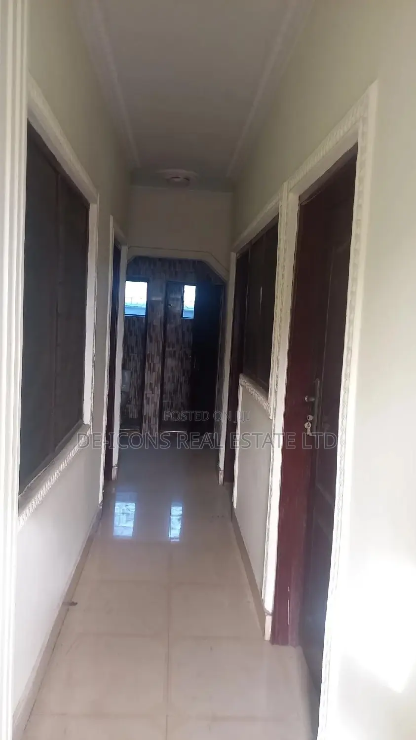 3bdrm Duplex in De-Icons Real Estate, Awutu Senya East Municipal