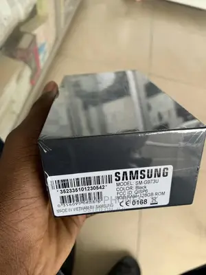 New Samsung Galaxy S10 128 GB Black