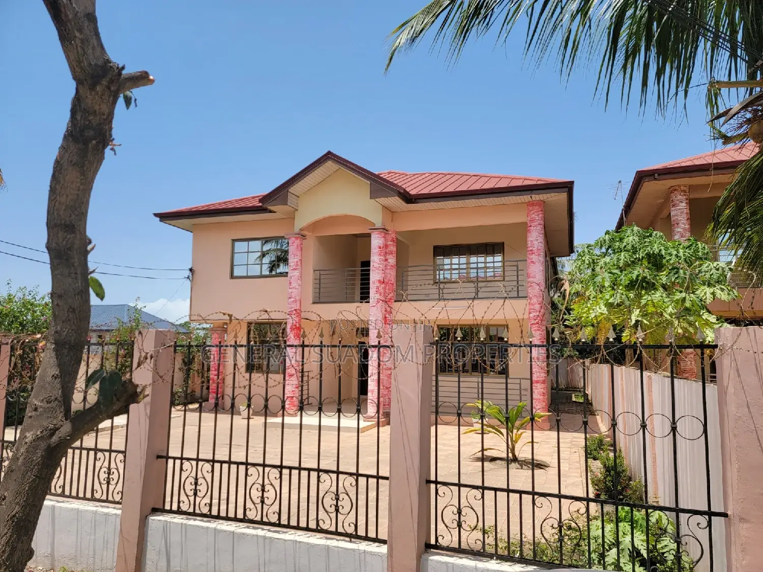4bdrm Duplex in Suadom Properties, Baatsona Total for rent
