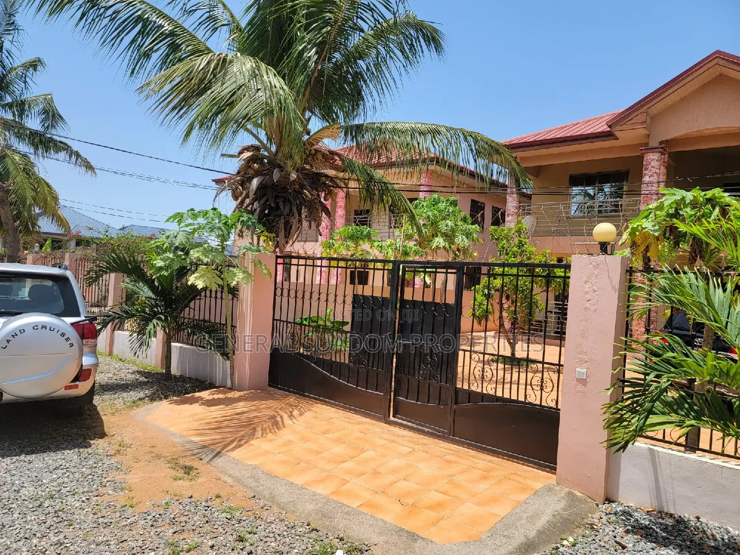 4bdrm Duplex in Suadom Properties, Baatsona Total for rent