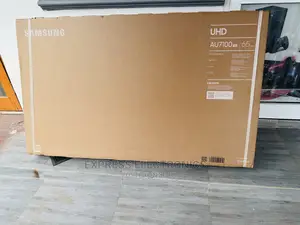 Clear View UHD Smart Samsung 65”Au7172