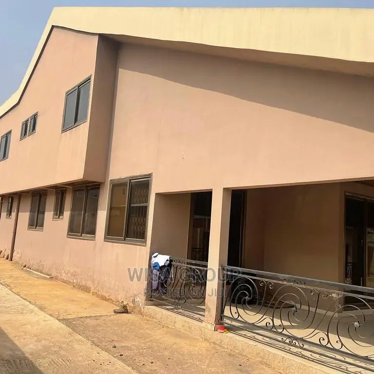5bdrm Duplex in Wisa Groups, Accra Metropolitan for Rent