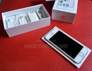 New Apple iPhone 5s 32 GB Black