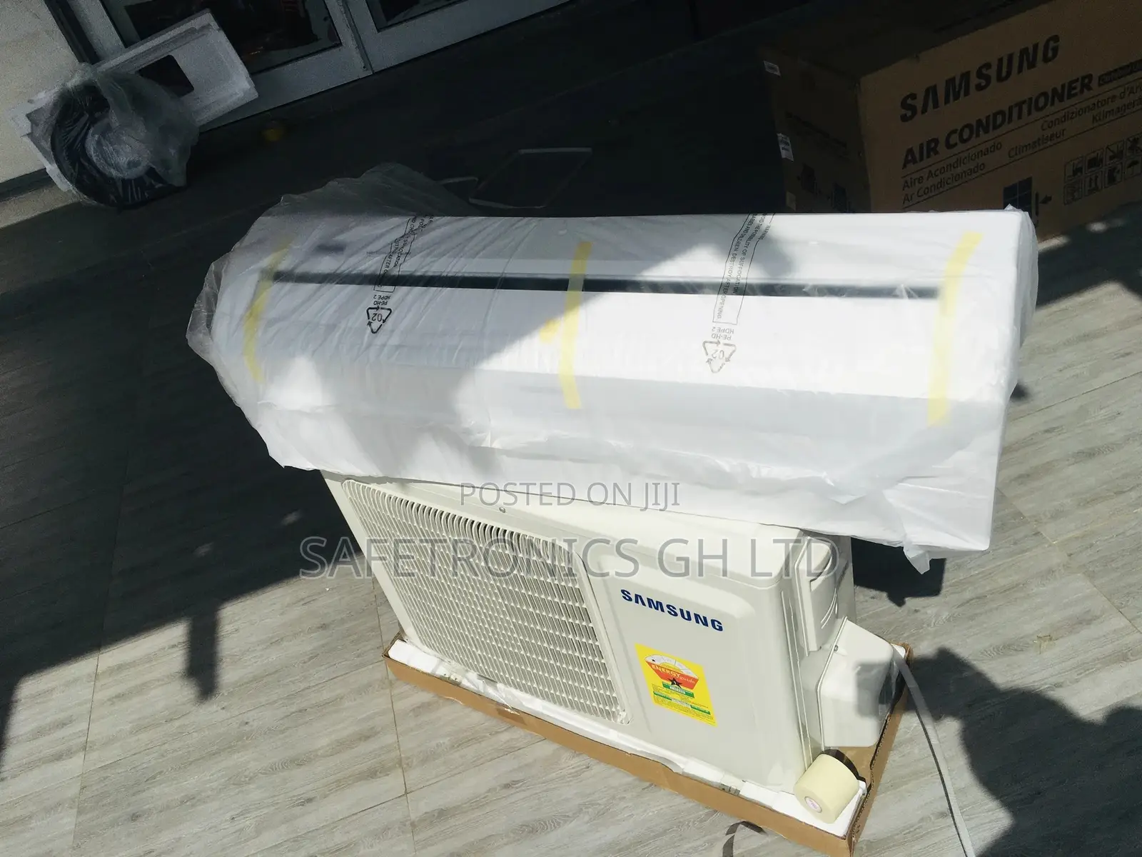 Samsung 1.5 HP R410 Wind Free Inverter Split AC