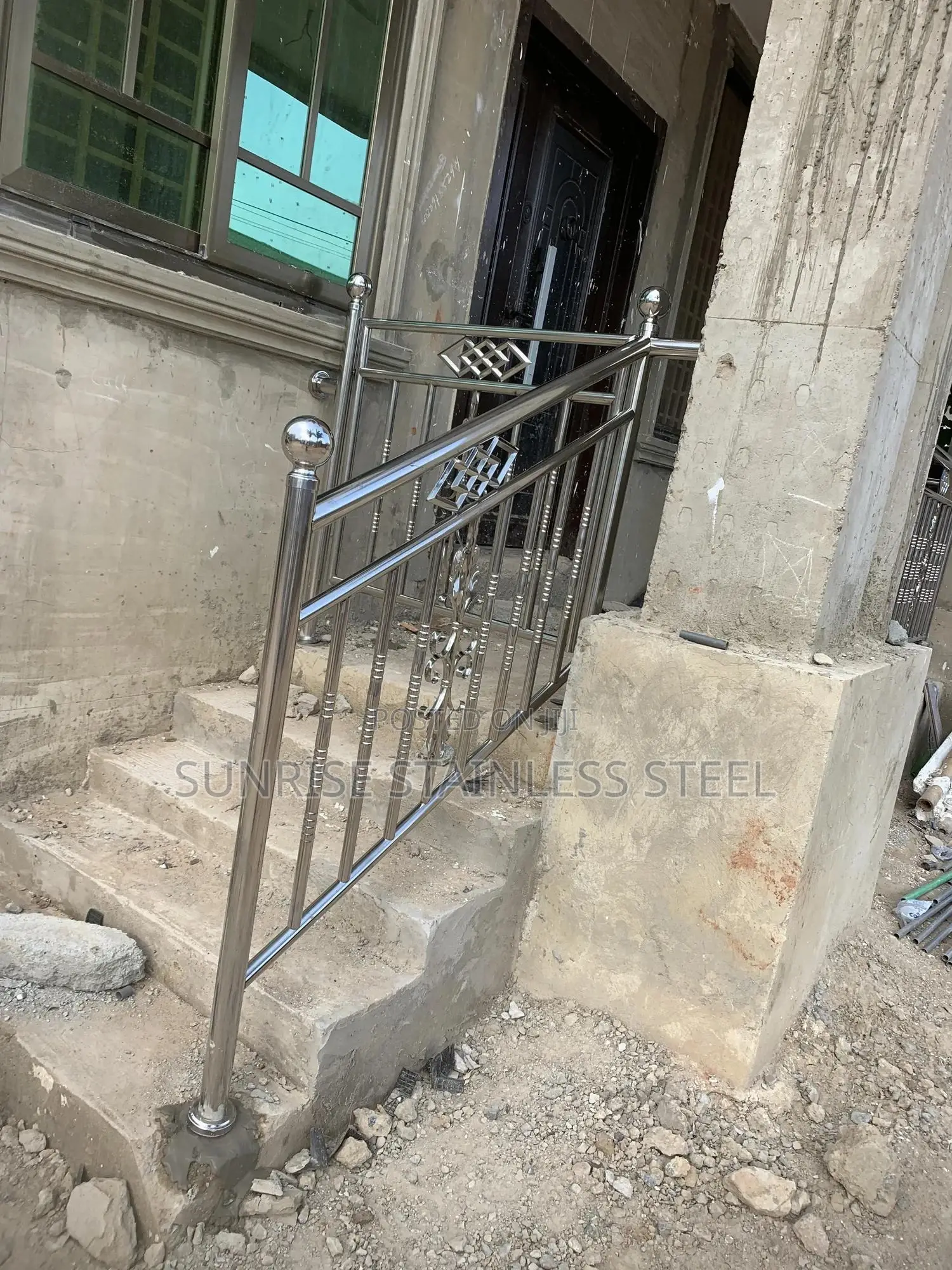 Stainless Balustrade and Gold Design