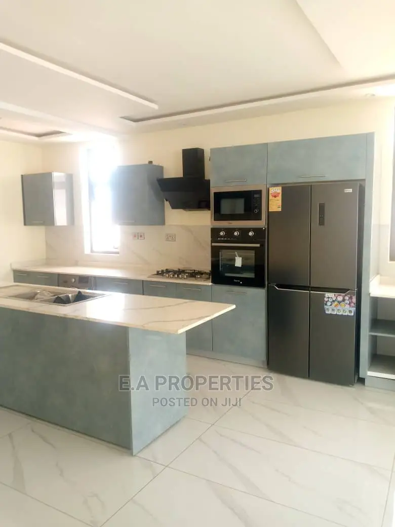 4bdrm House in E a Properties, a C Mall Area for Sale