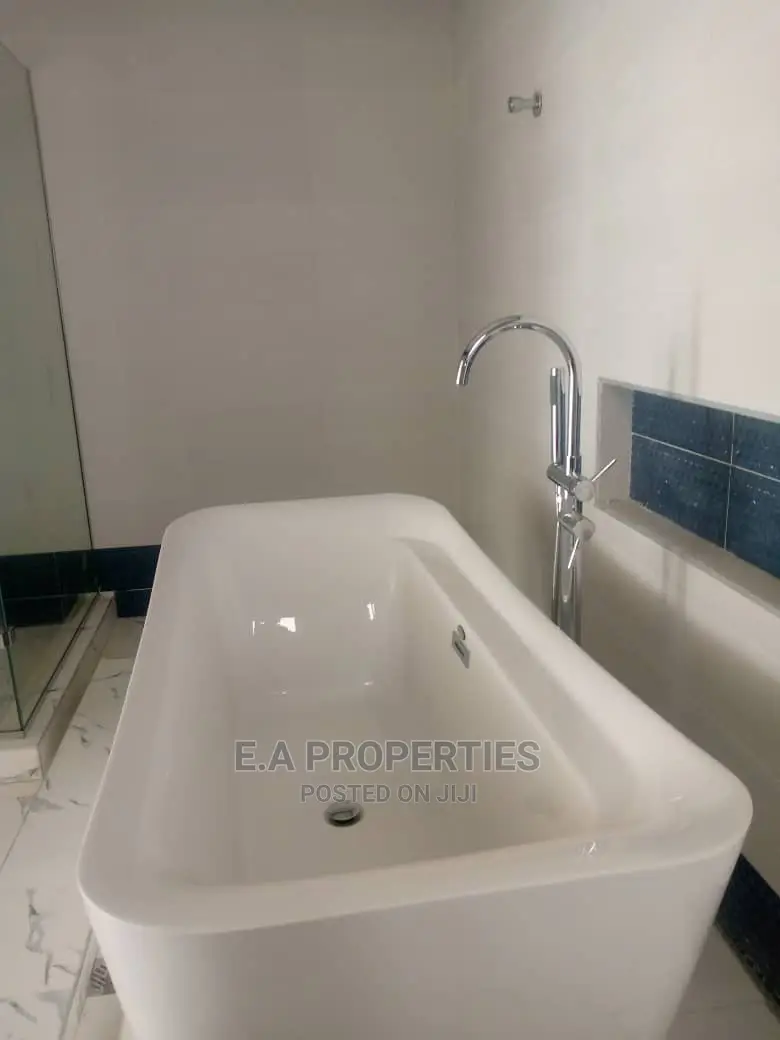 4bdrm House in E a Properties, a C Mall Area for Sale