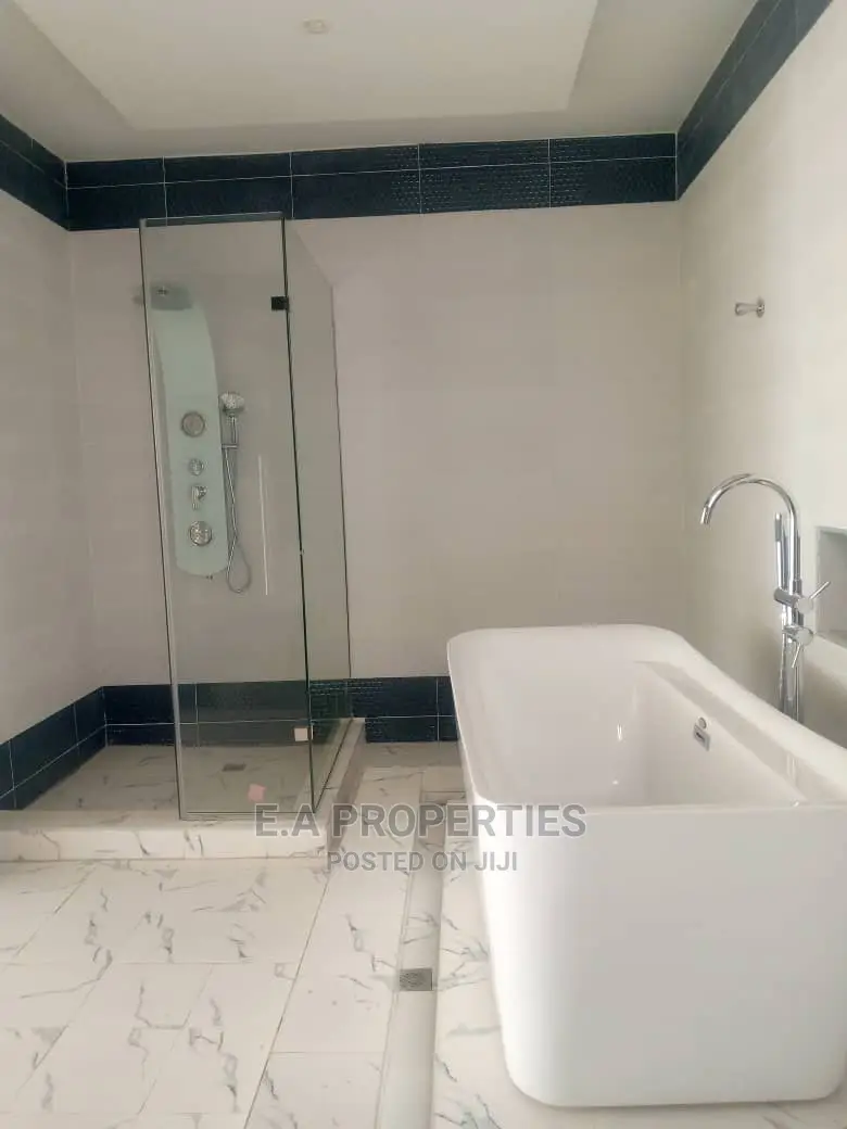 4bdrm House in E a Properties, a C Mall Area for Sale