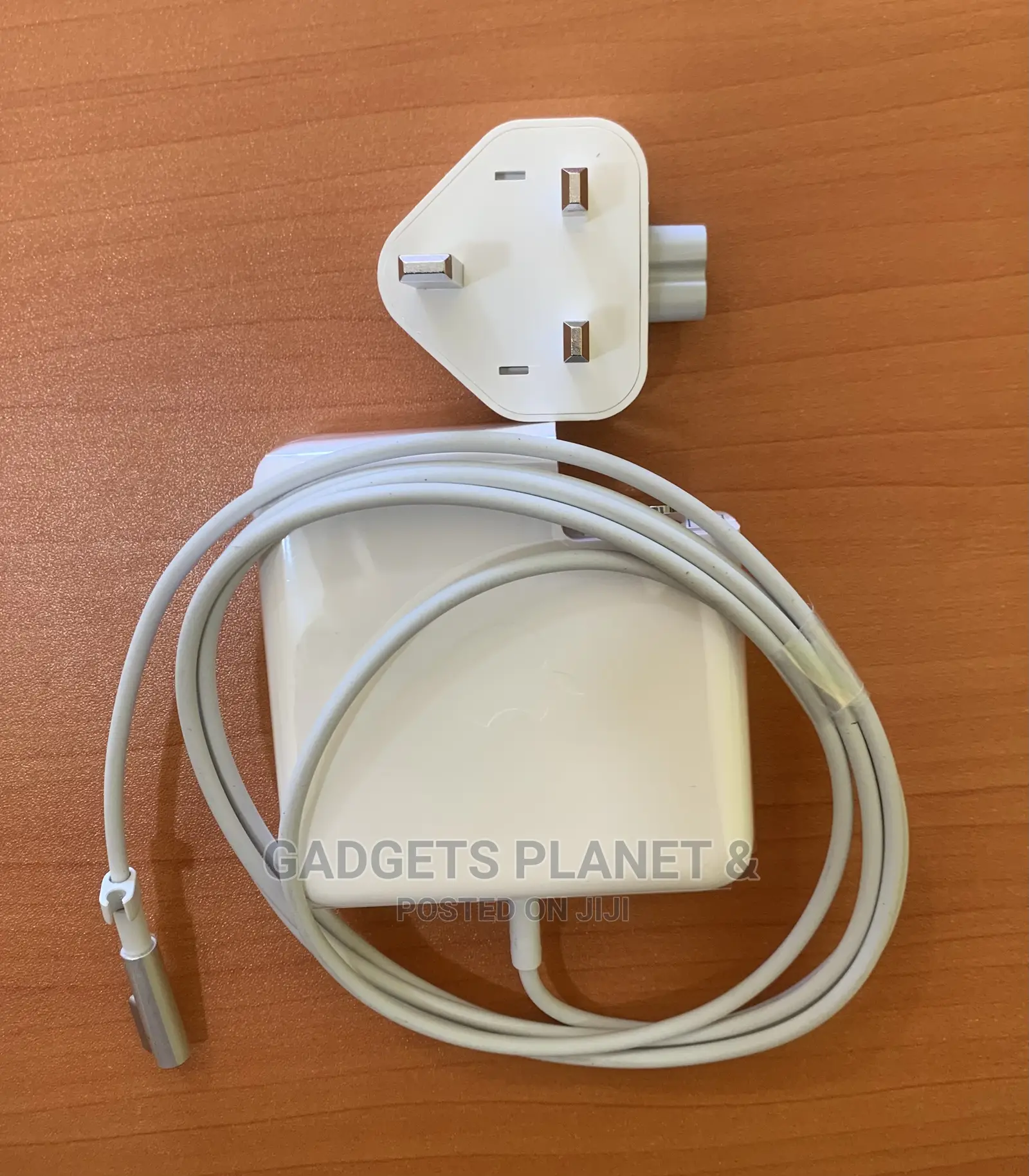 Apple 60w Magsafe Power Adaptor for Macbook