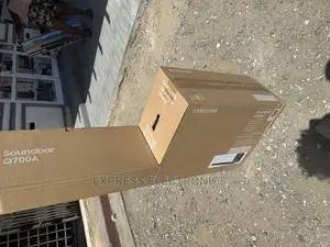 Humming With You Q700 Soundbar With Woofer Samsung