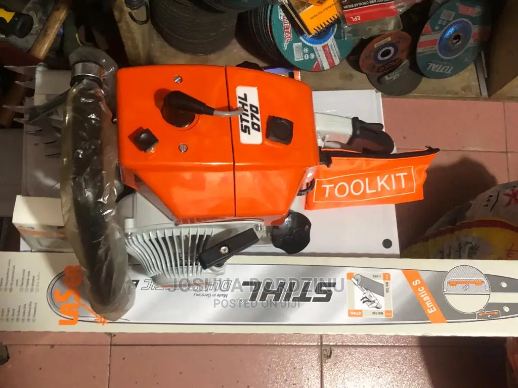 Chainsaw Machine