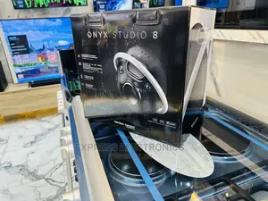 Latest Tech in Your Hands Onyx 8 Studio Speaker