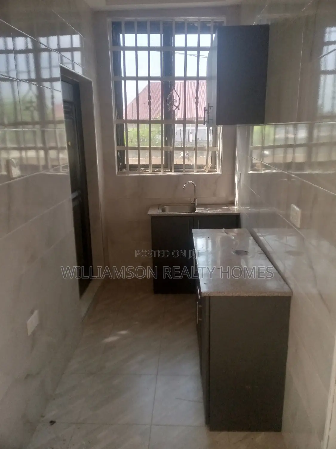 1bdrm Apartment in Community 18, Spintex for rent
