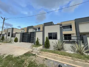 4bdrm Mansion in Community 7, Lake Side Estate for Sale